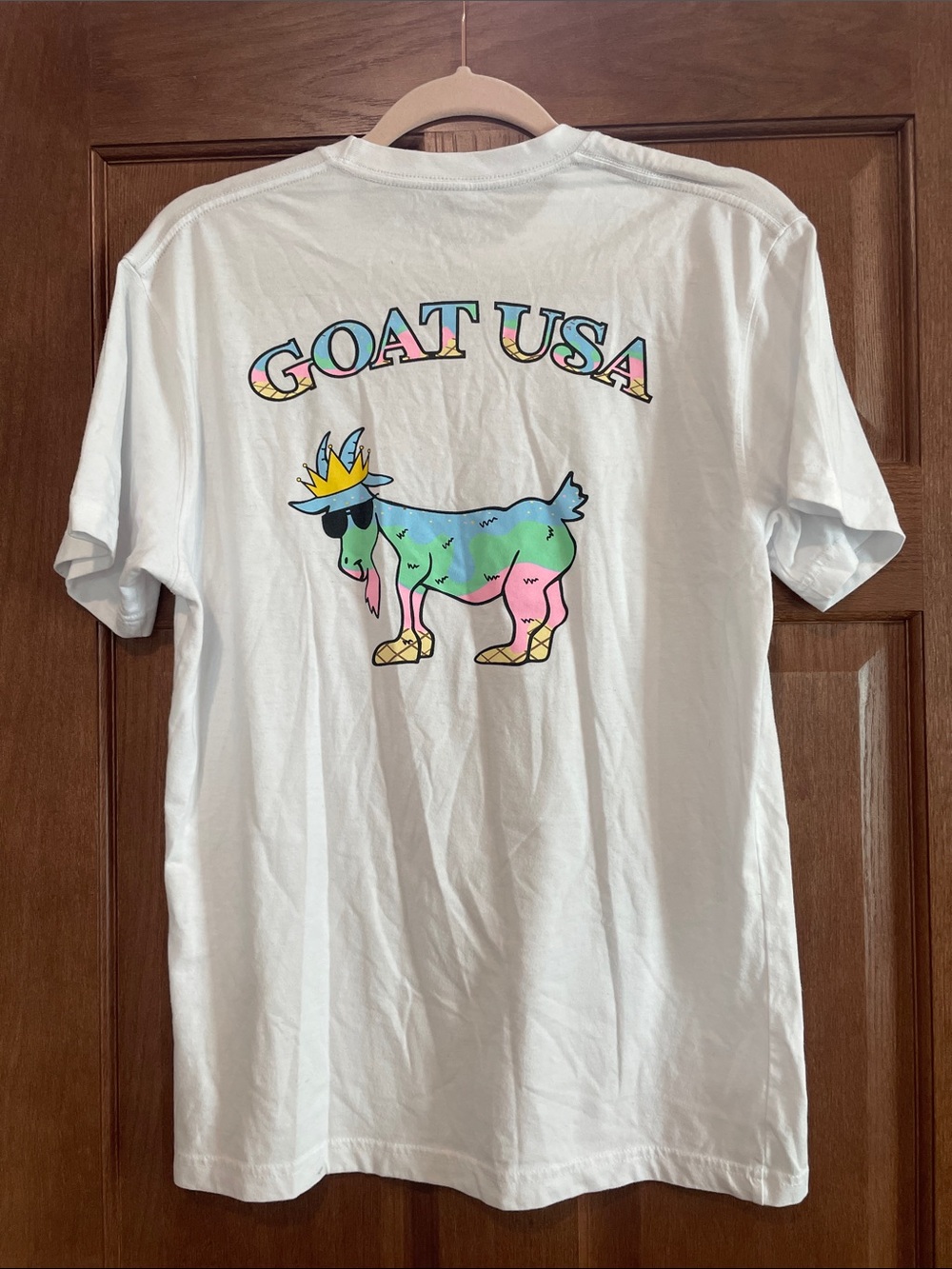 GOAT USA White Short Sleeve Tee with Colorful Goat Chest Graphic Mens Small